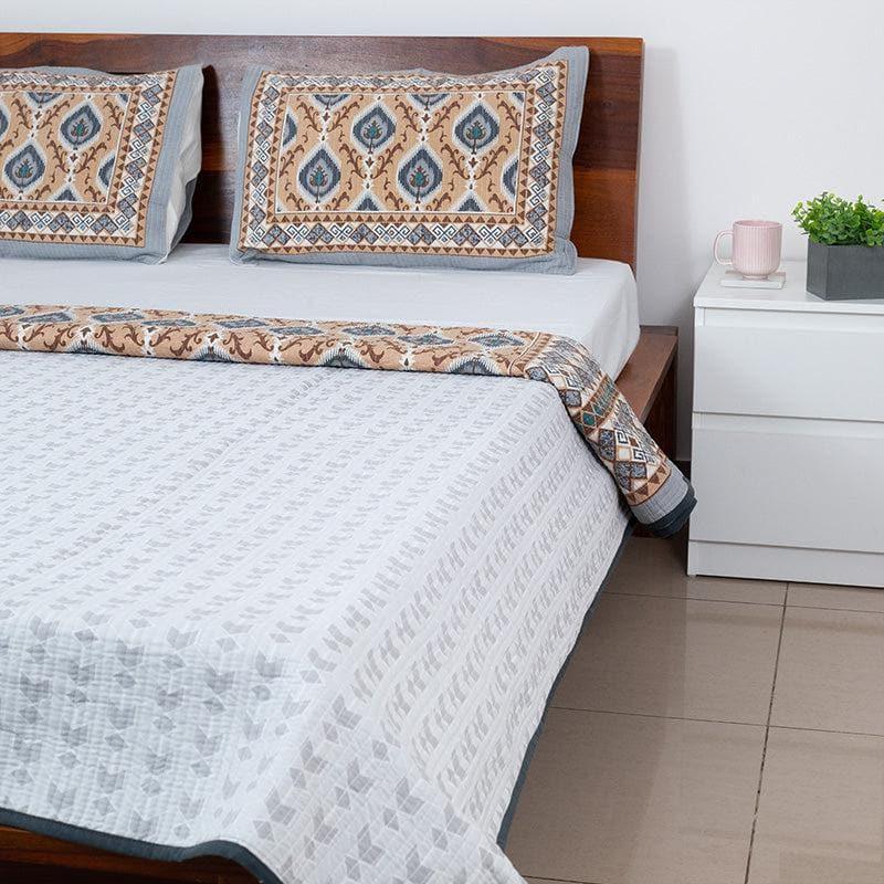 Buy Ethnic Ikat Razai Razai from Vaaree