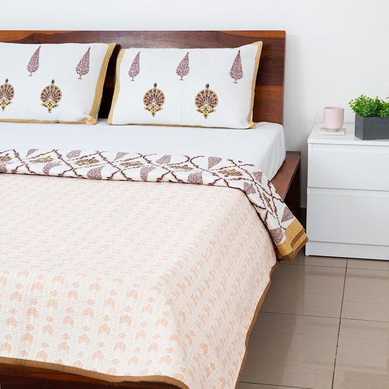 Buy Aaheli Blockprinted Razai Razai from Vaaree