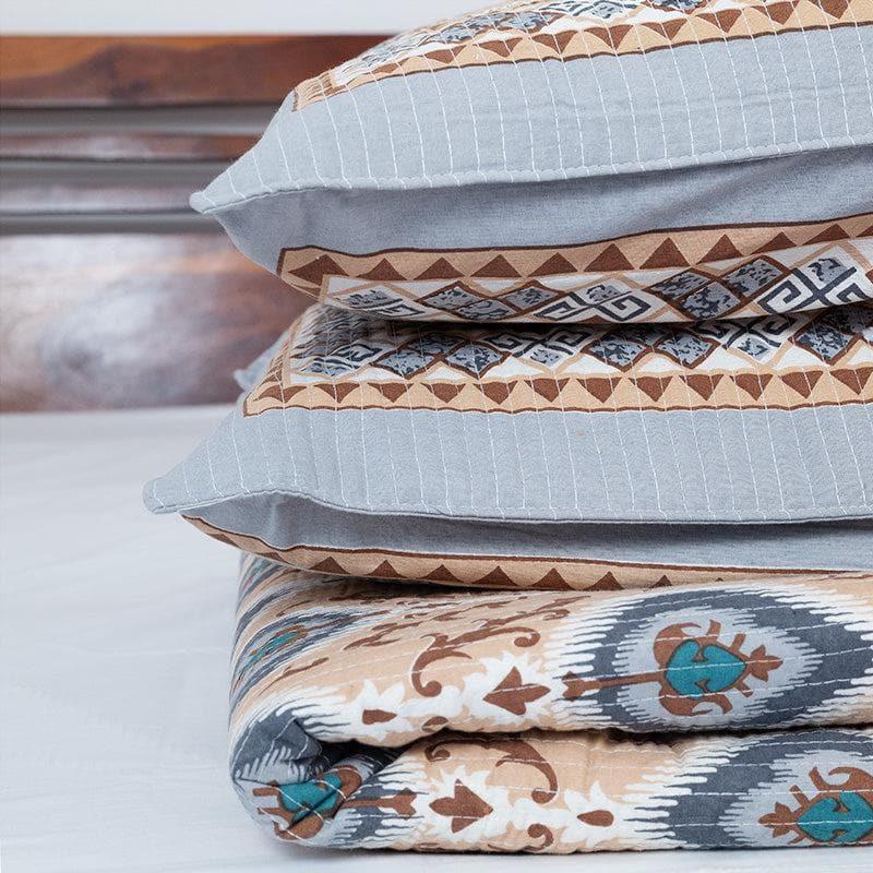 Buy Ethnic Ikat Razai Razai from Vaaree